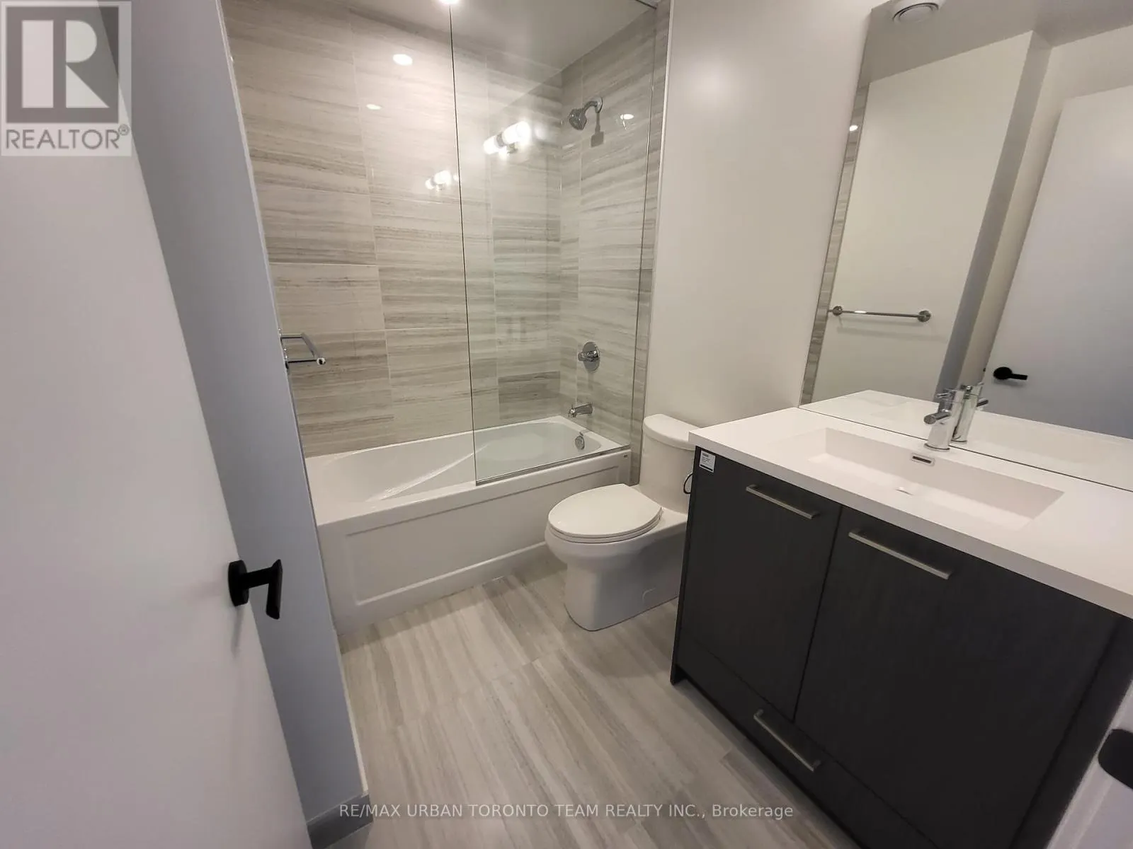 3607 - 28 INTERCHANGE WAY