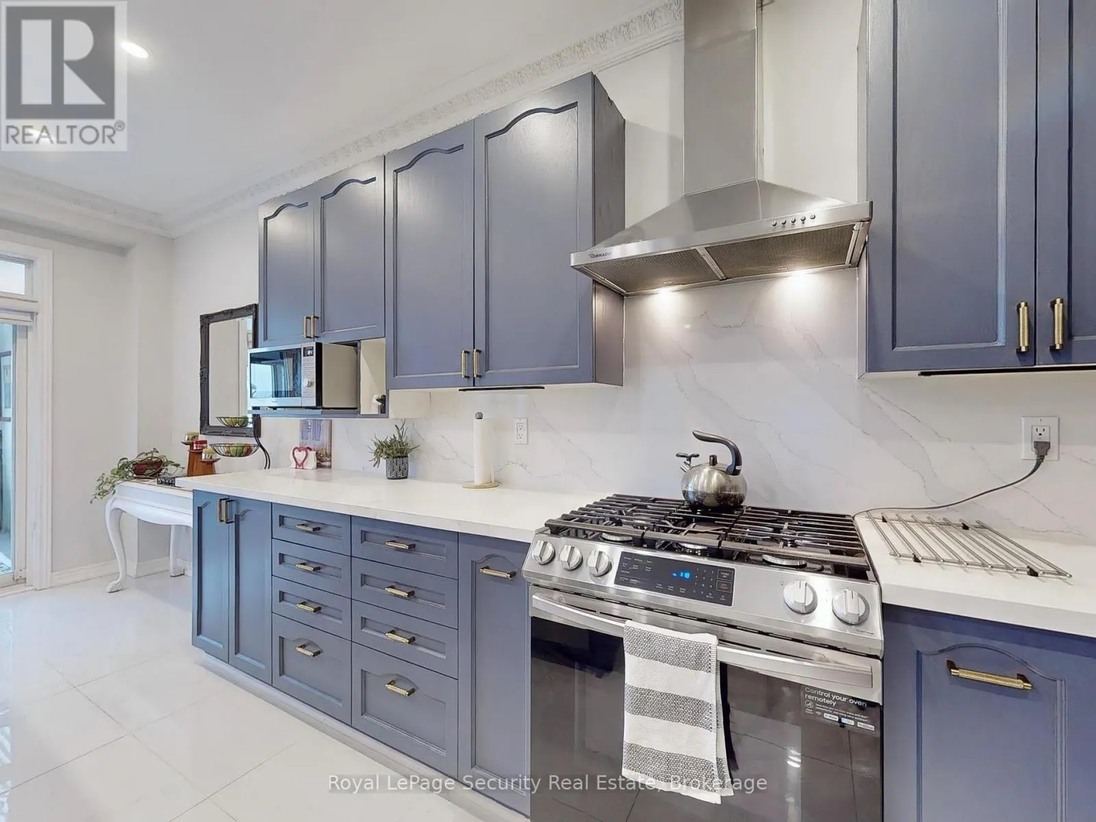 128 DAISEYFIELD CRESCENT