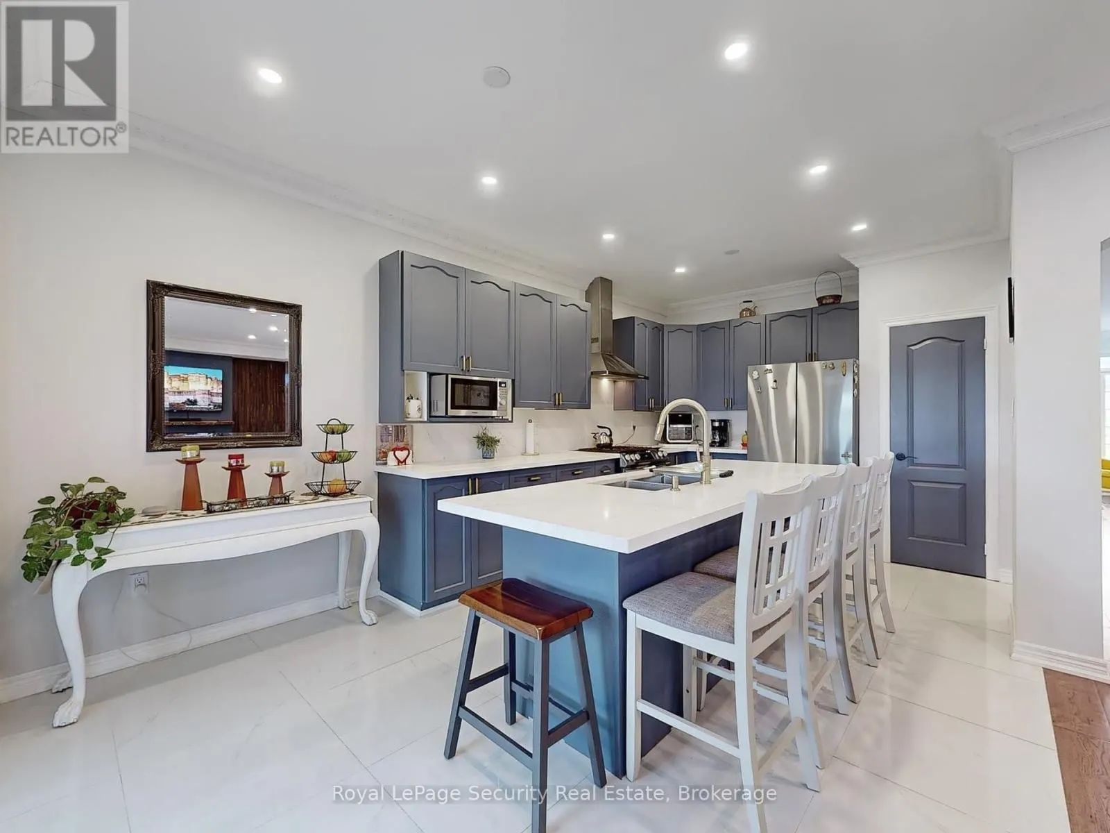 128 DAISEYFIELD CRESCENT