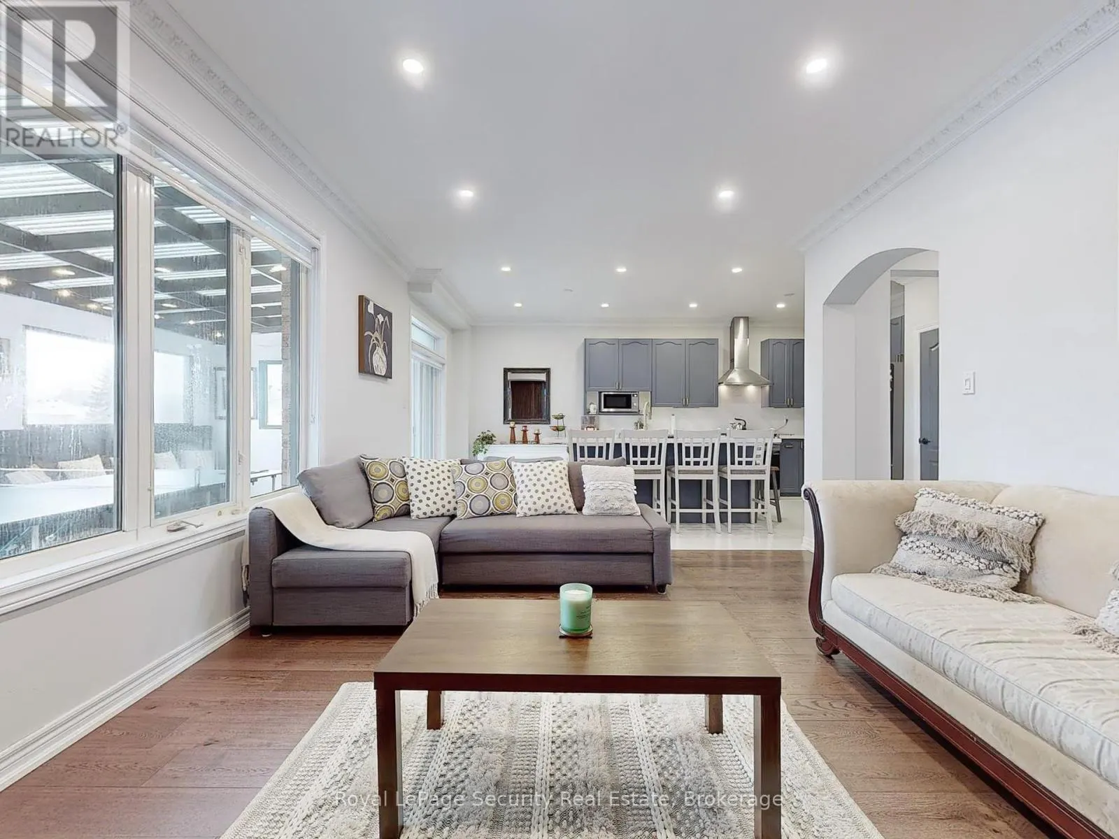 128 DAISEYFIELD CRESCENT