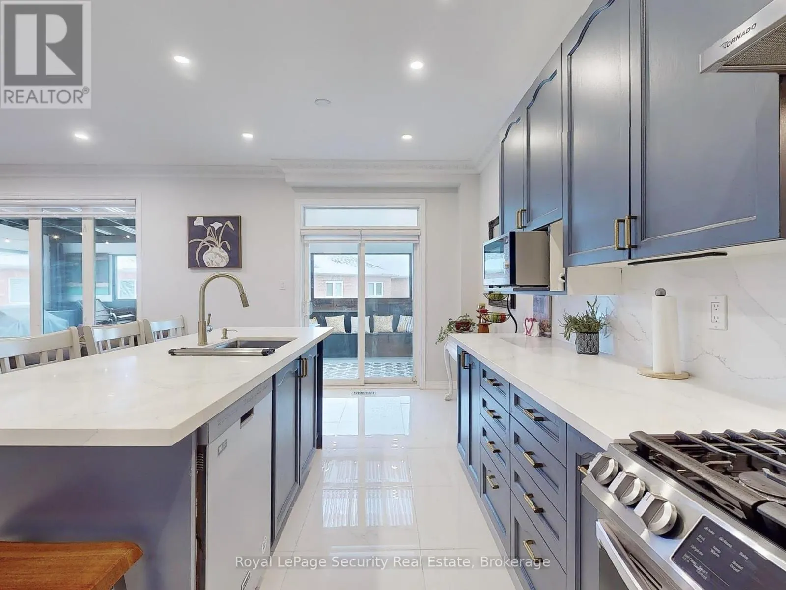 128 DAISEYFIELD CRESCENT