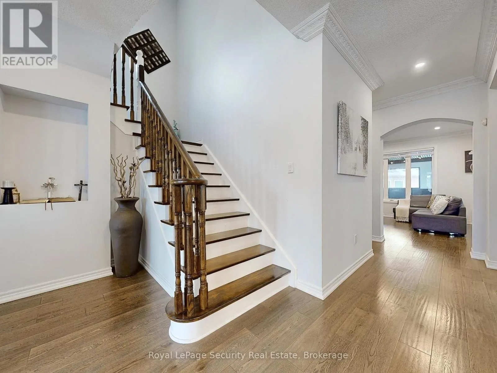 128 DAISEYFIELD CRESCENT