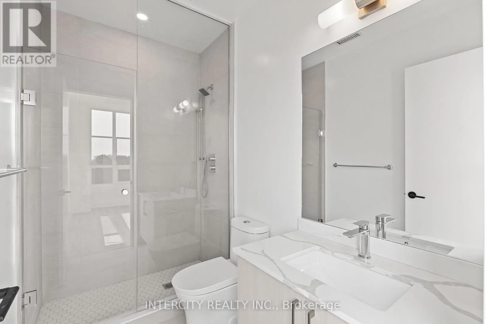 516 - 2075 KING ROAD