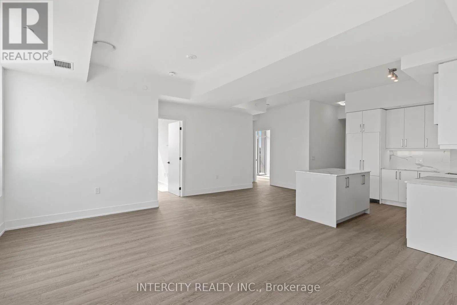 516 - 2075 KING ROAD