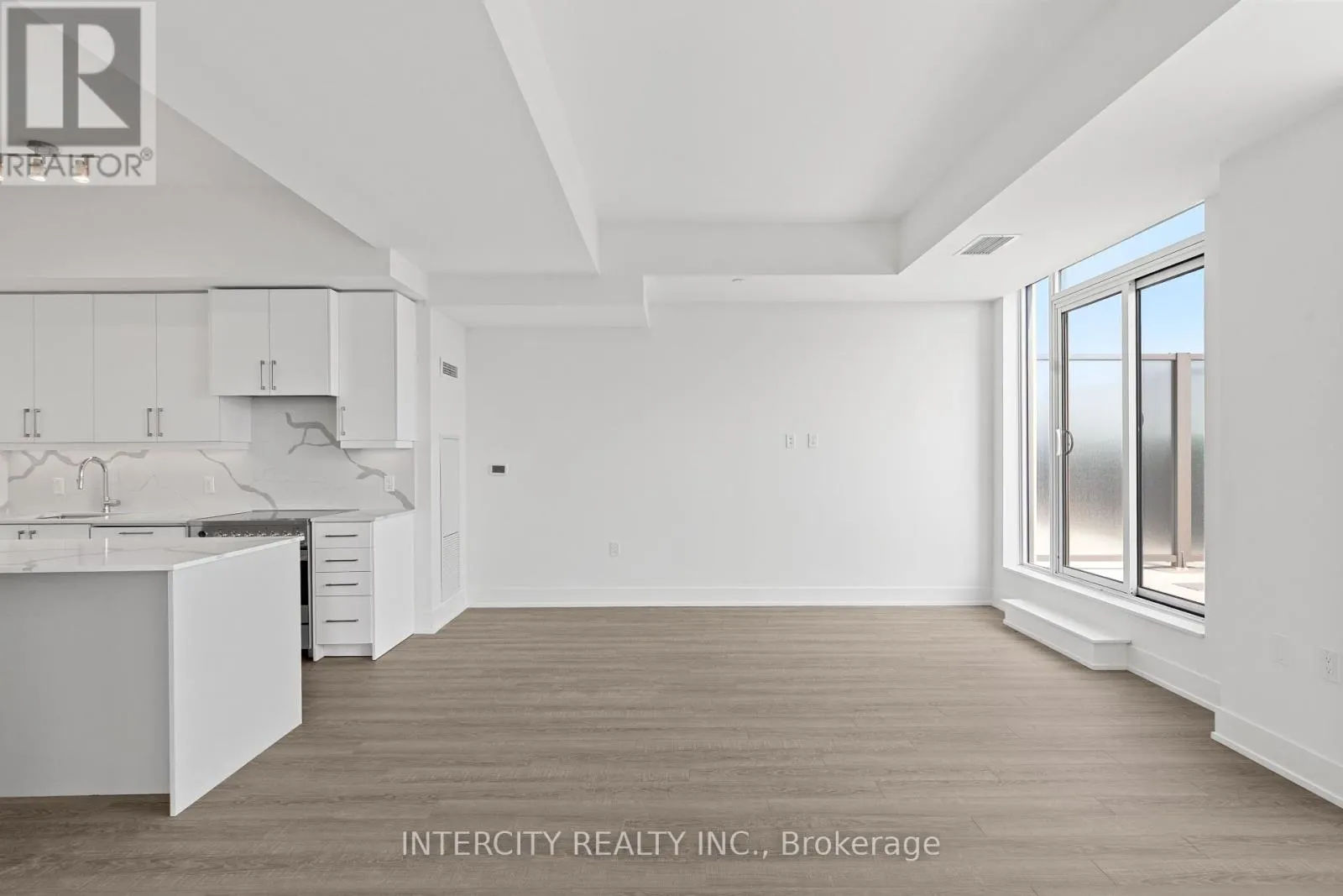 516 - 2075 KING ROAD