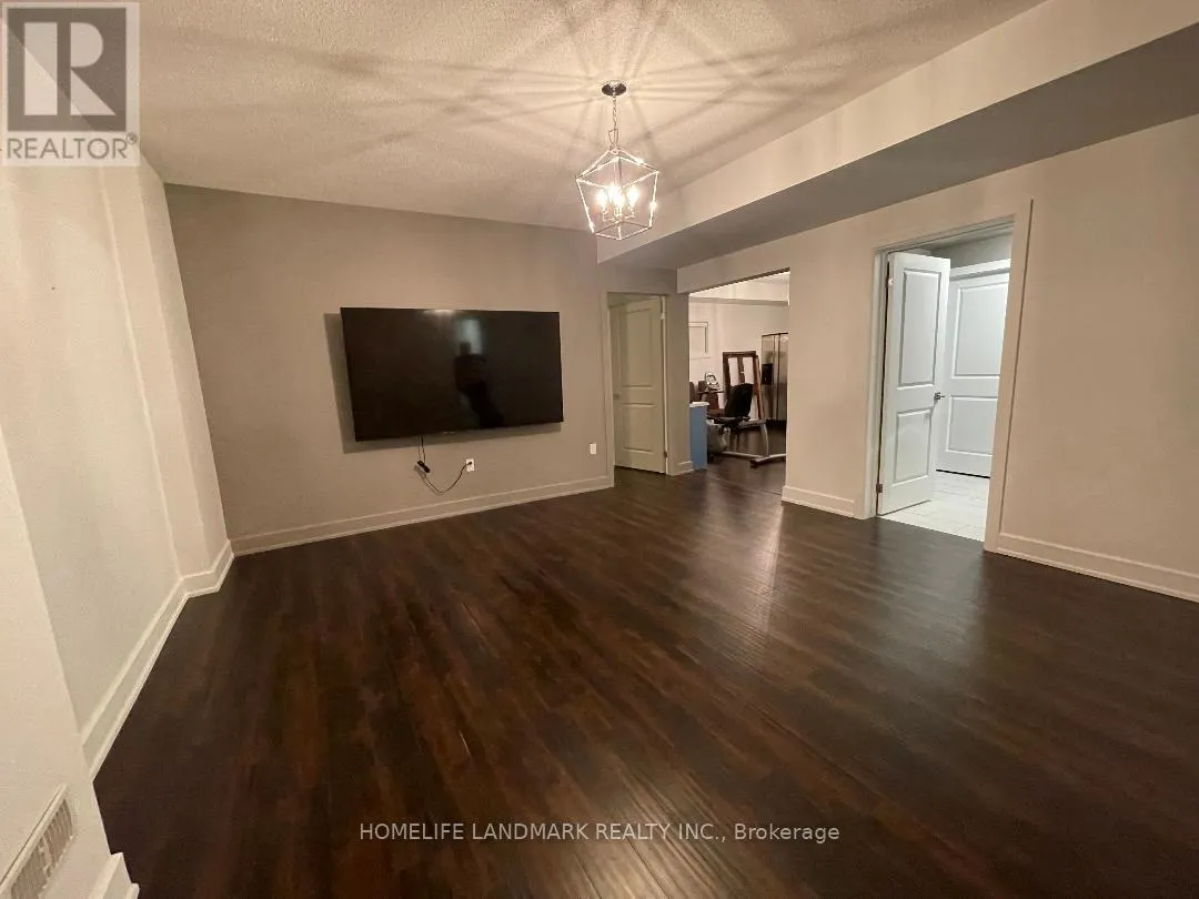 BASEMENT APT - 8 KENT MATTHEW STREET