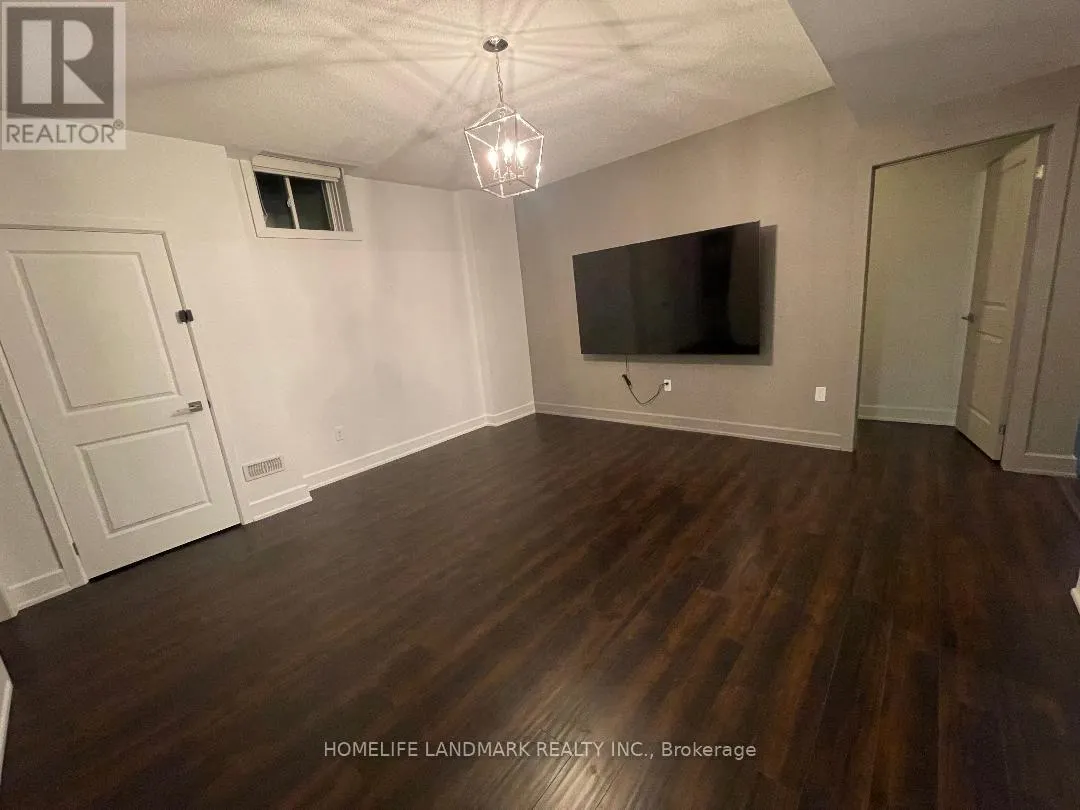 BASEMENT APT - 8 KENT MATTHEW STREET