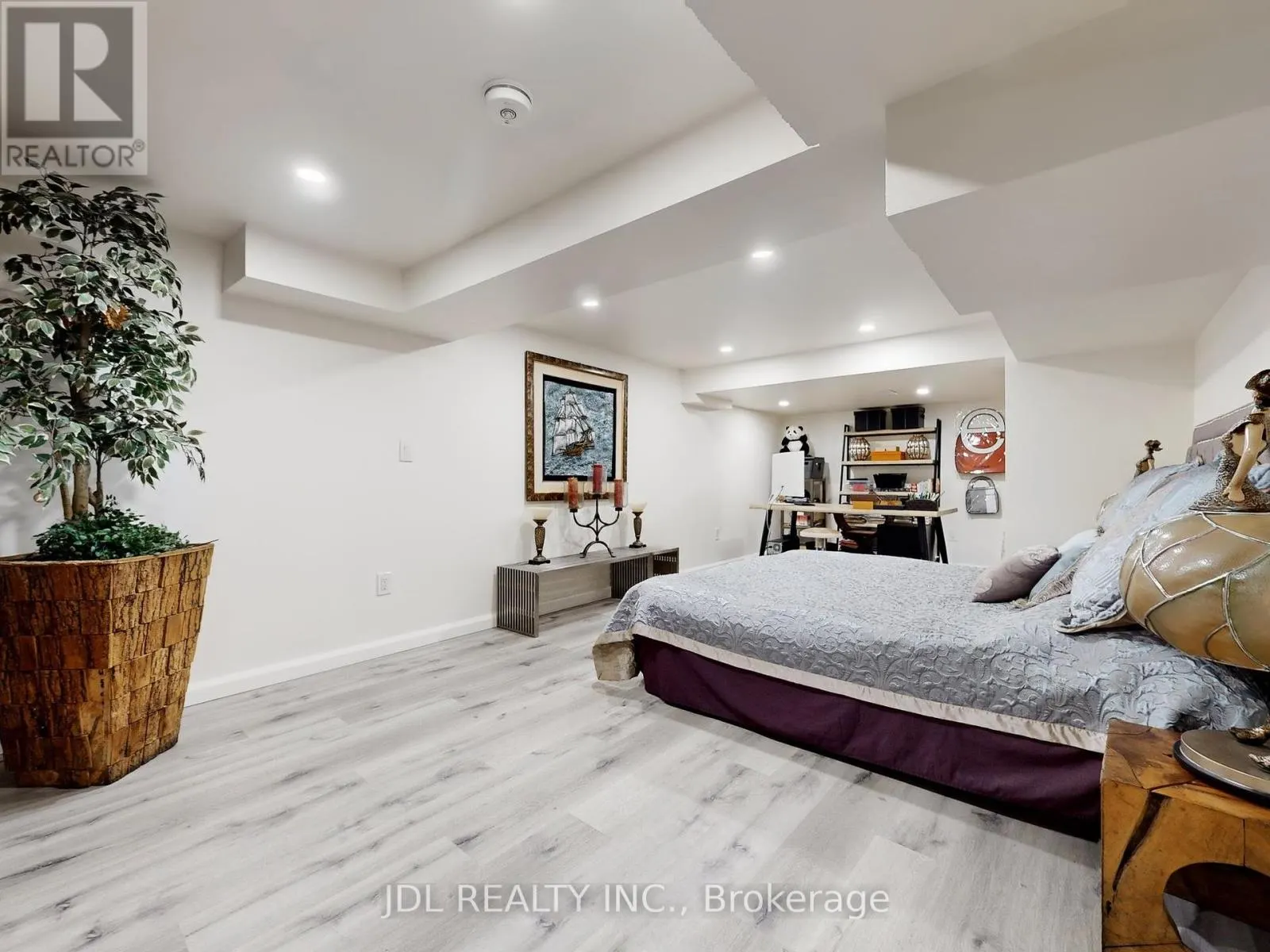 11 HEDGE ROAD
