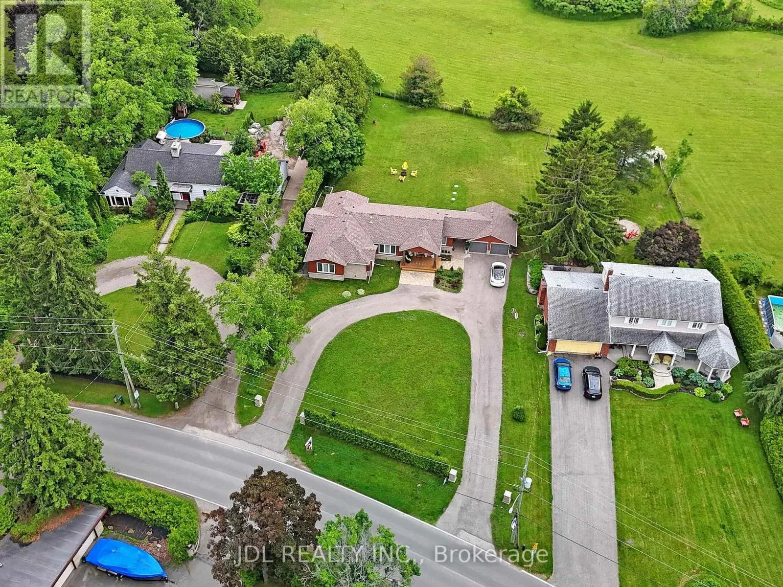 11 HEDGE ROAD