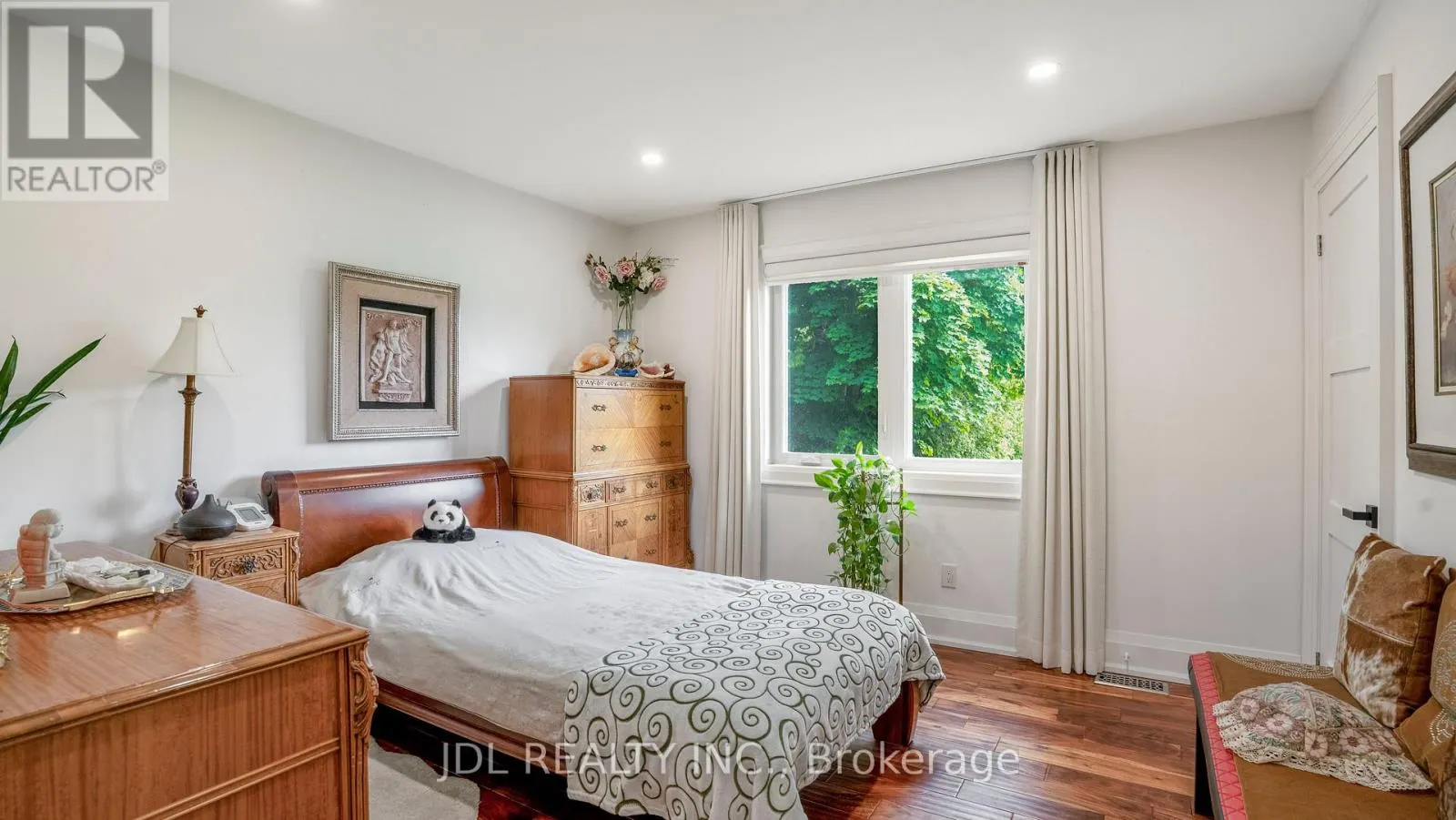 11 HEDGE ROAD
