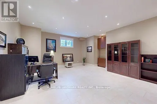 11 CRANBORNE CHASE