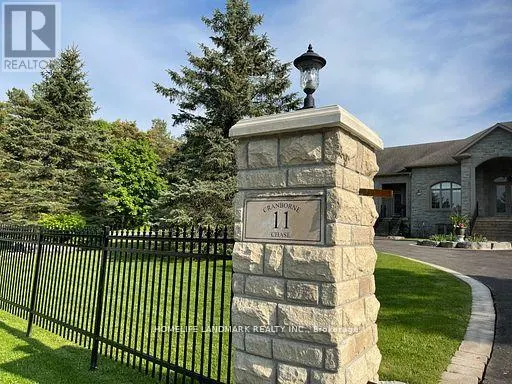 11 CRANBORNE CHASE