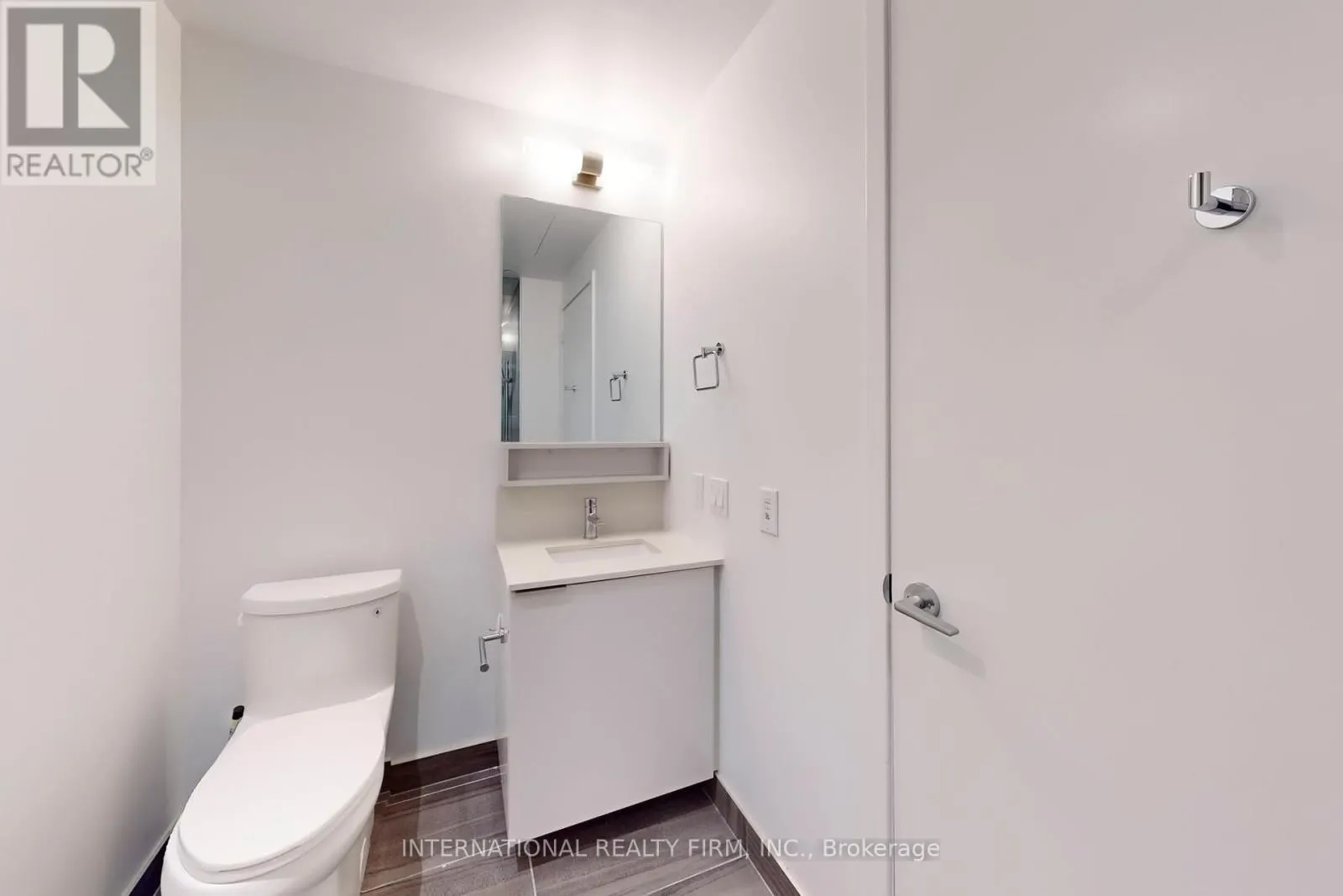 7 - 950 PORTAGE PARKWAY