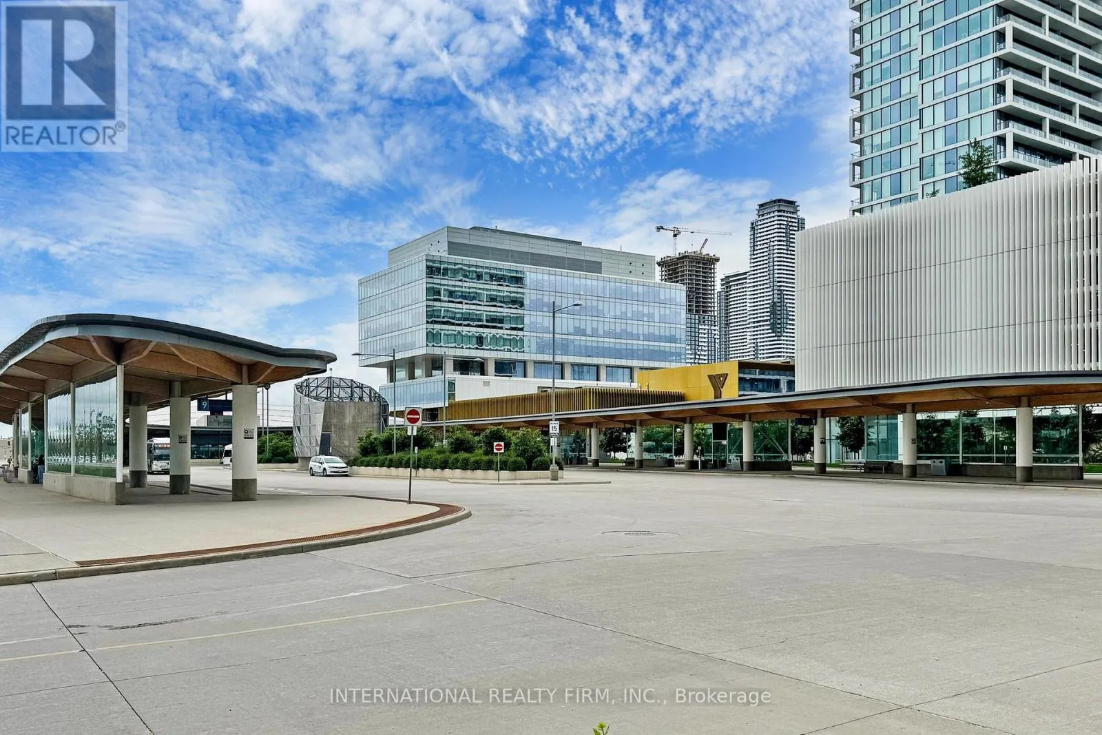 7 - 950 PORTAGE PARKWAY S