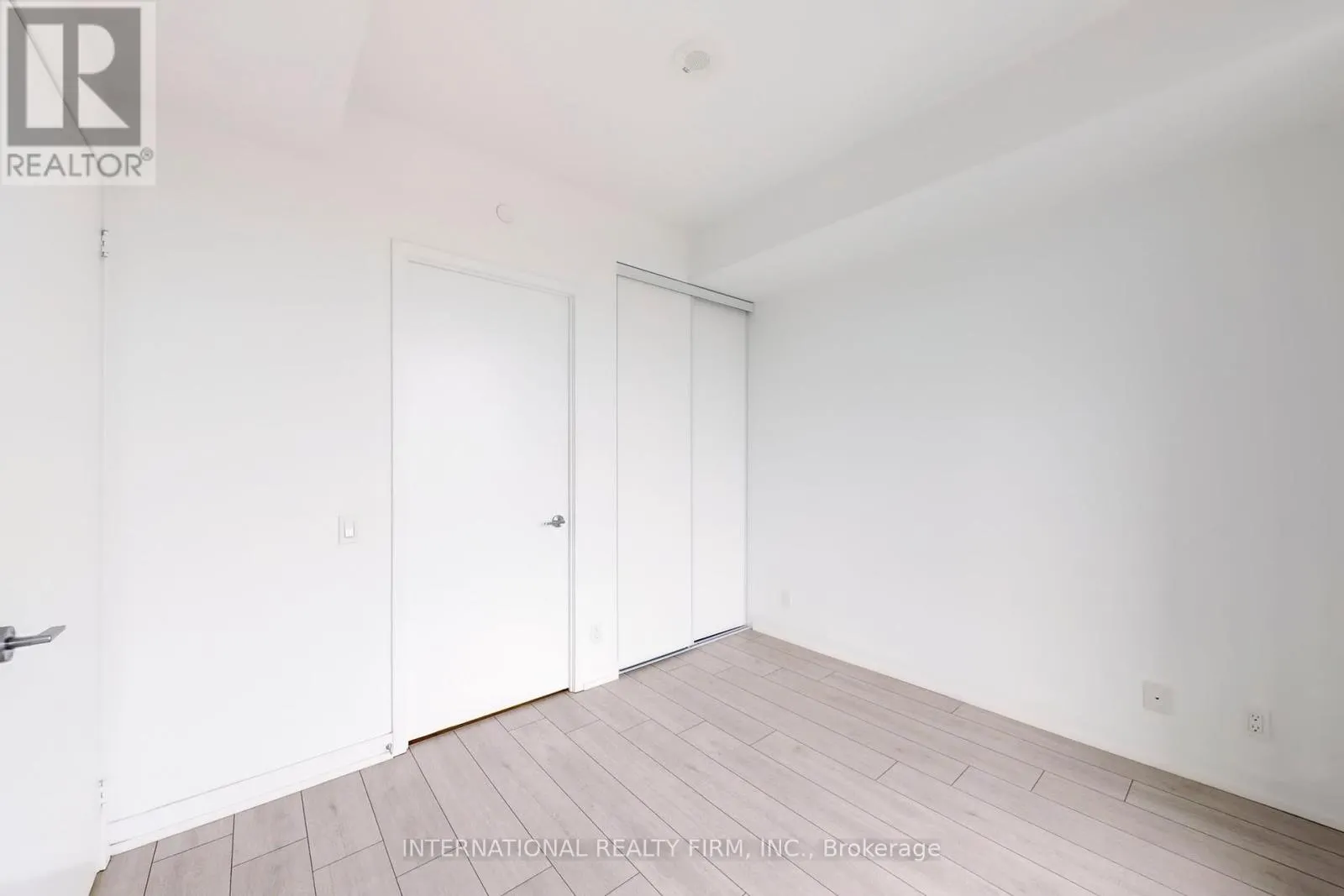 7 - 950 PORTAGE PARKWAY S