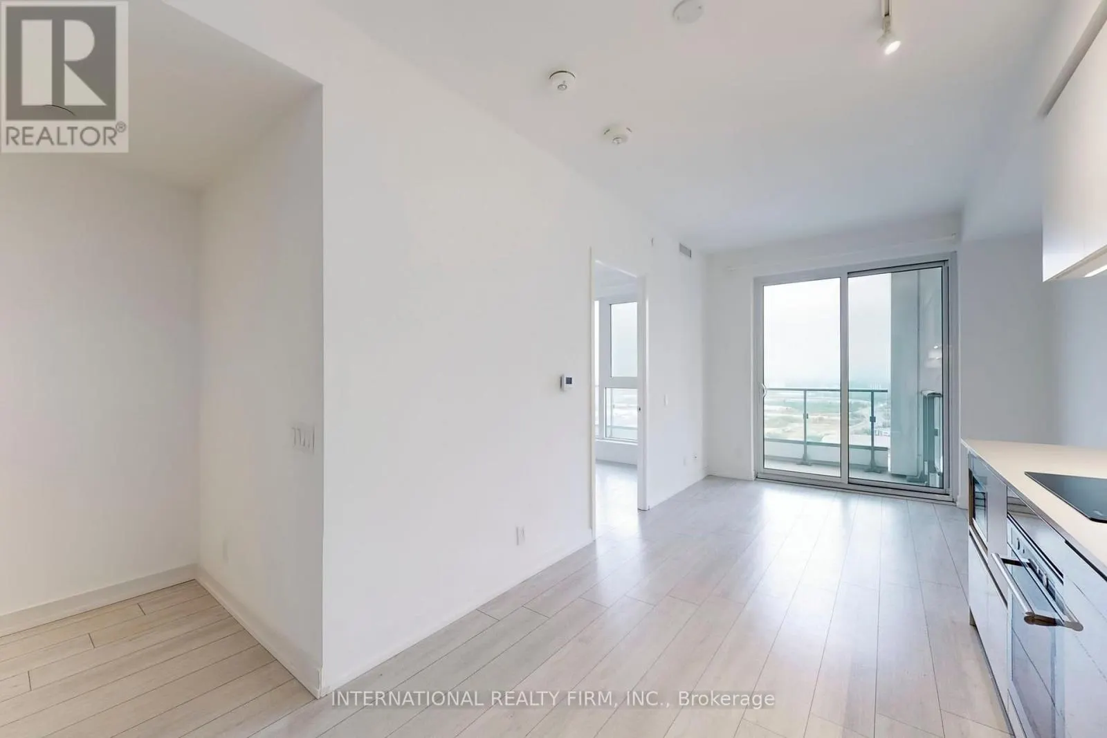 7 - 950 PORTAGE PARKWAY S