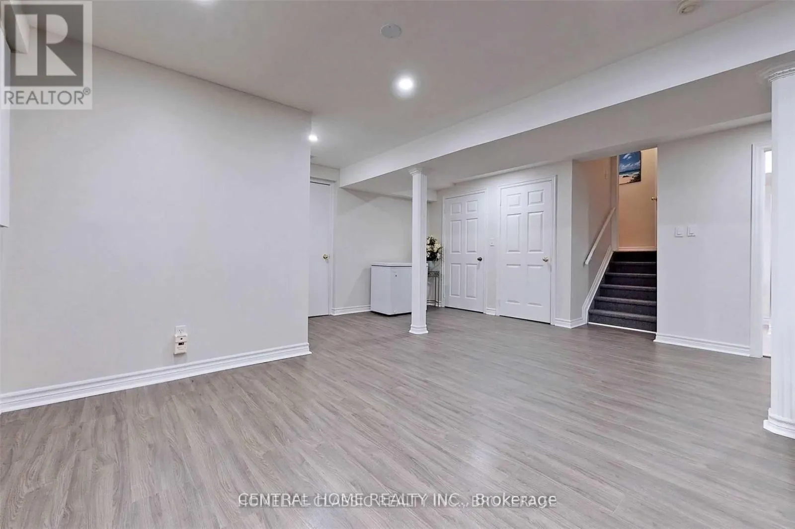 8 RAINTREE CRESCENT