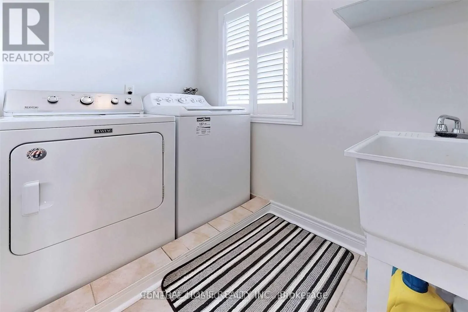 8 RAINTREE CRESCENT