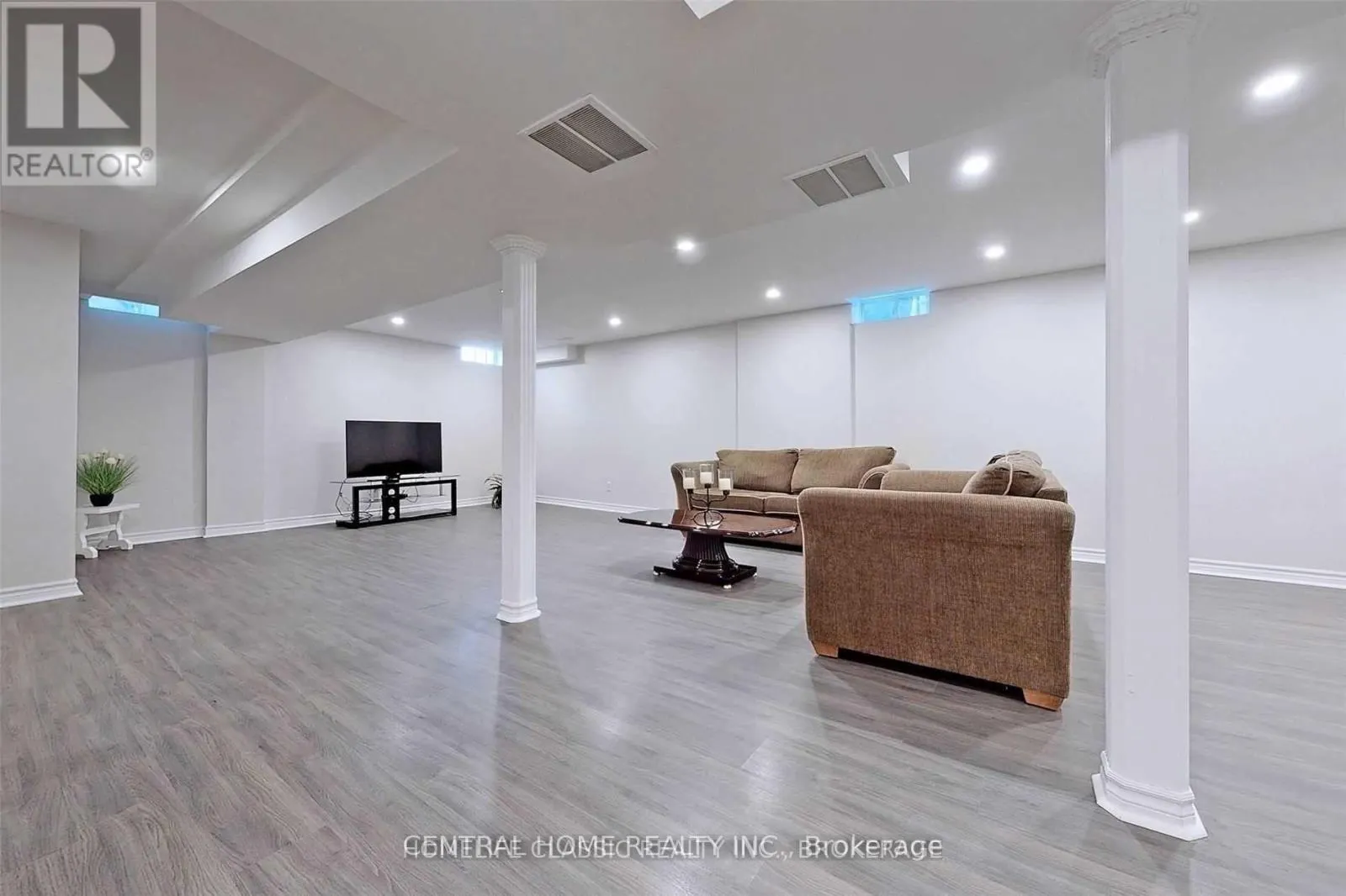 8 RAINTREE CRESCENT