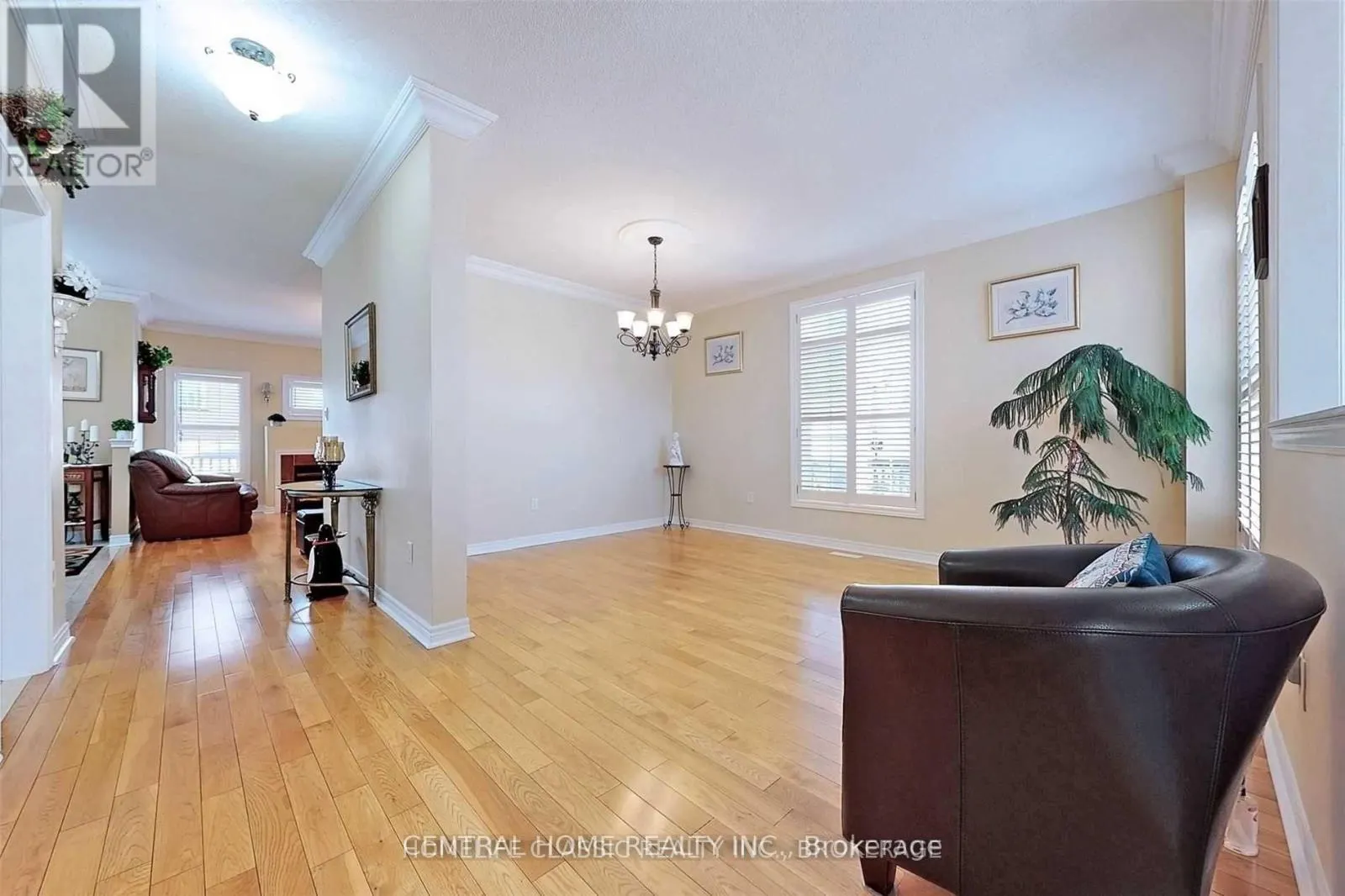 8 RAINTREE CRESCENT