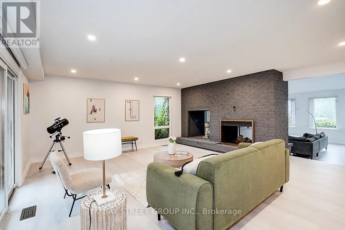 8 WATERBEND DRIVE