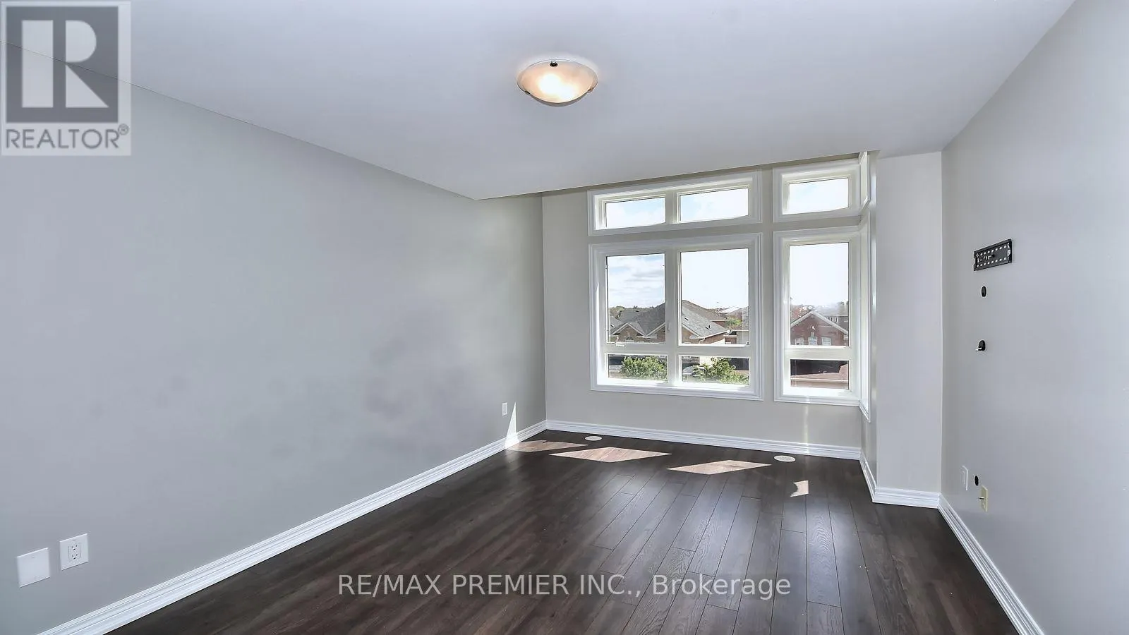 10 - 105 KAYLA CRESCENT