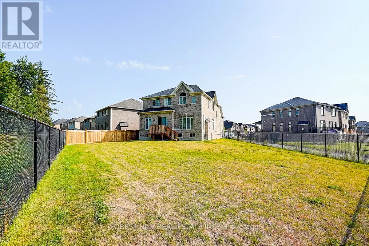 21 DOROTHY CAINE CRESCENT