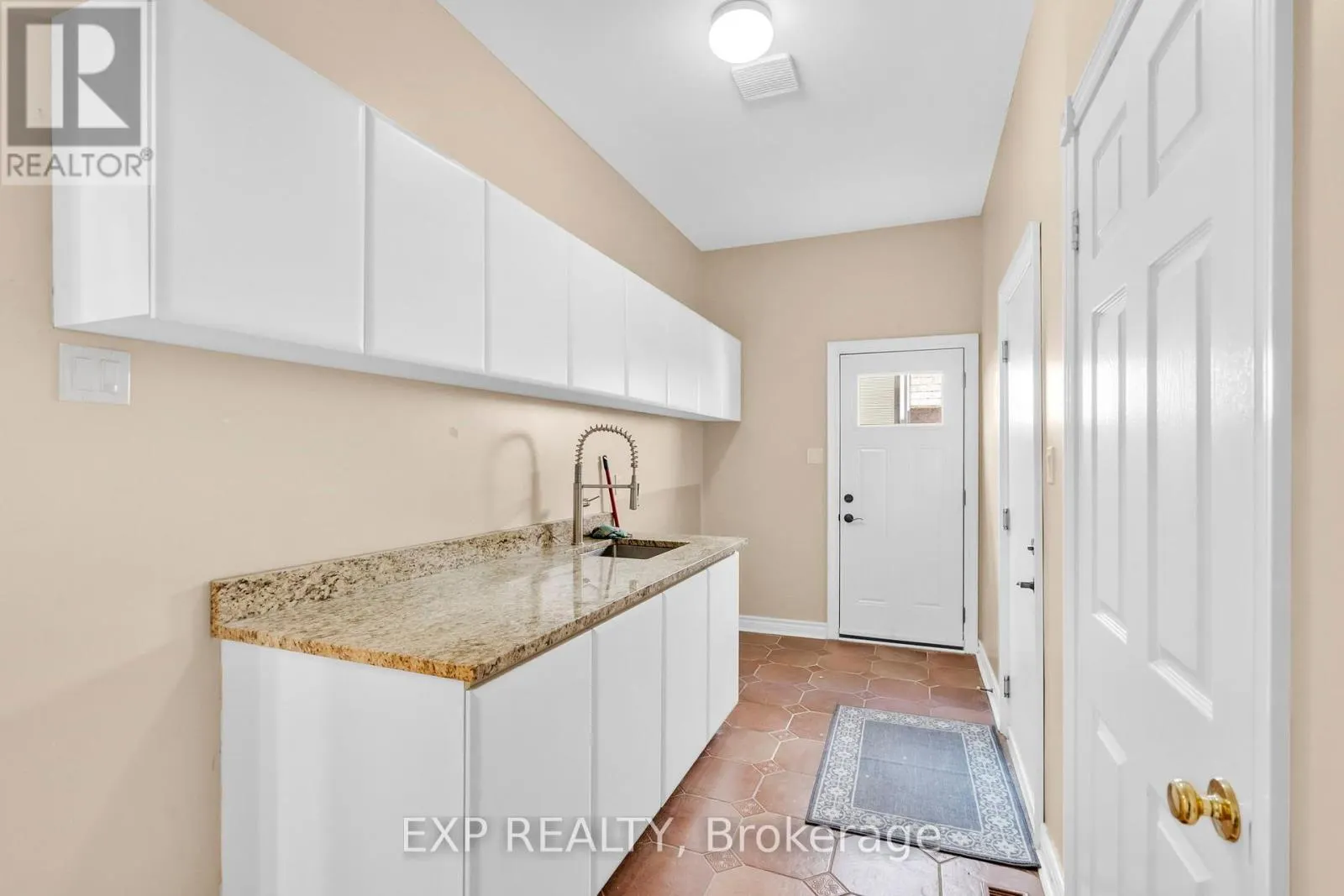 959 LOCKWOOD CIRCLE