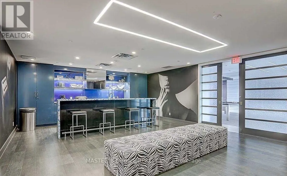 920 - 9471 YONGE STREET