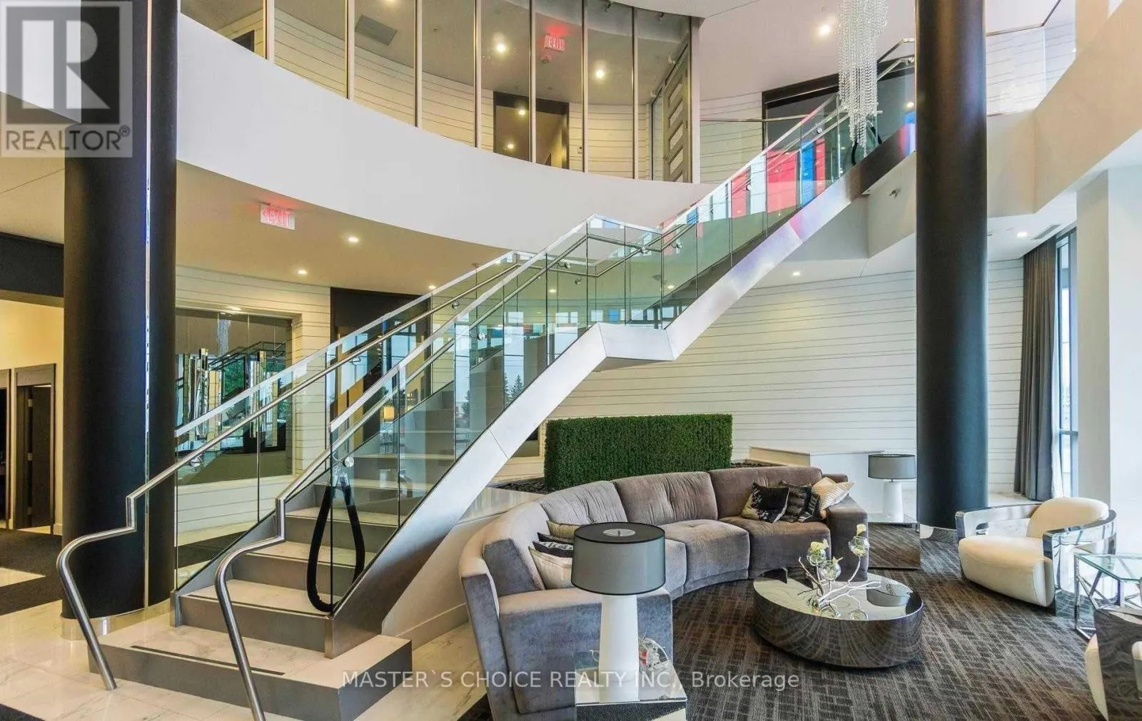 920 - 9471 YONGE STREET