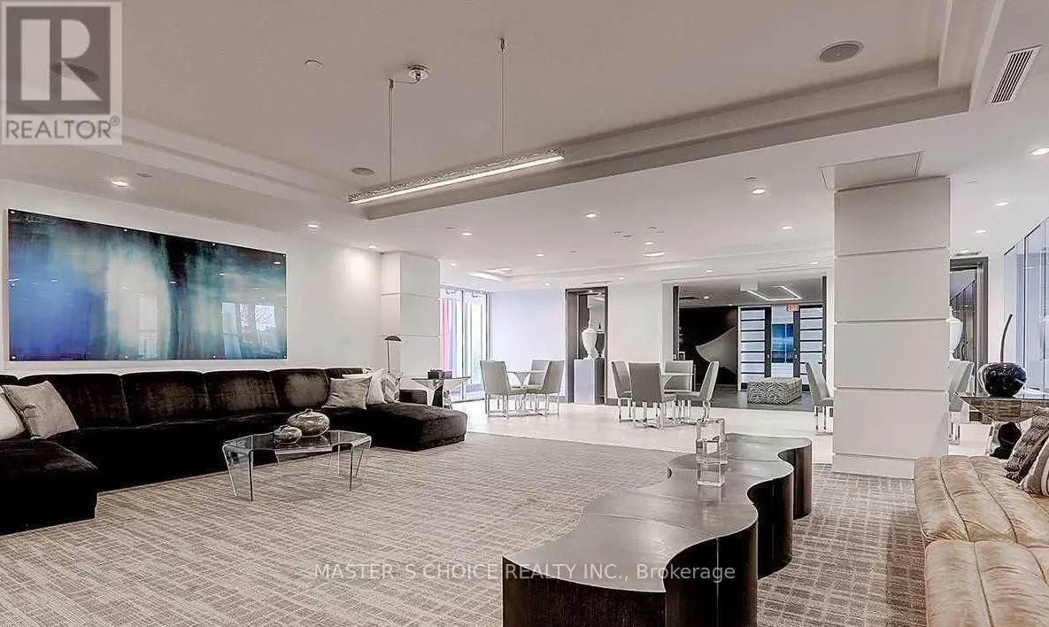 920 - 9471 YONGE STREET