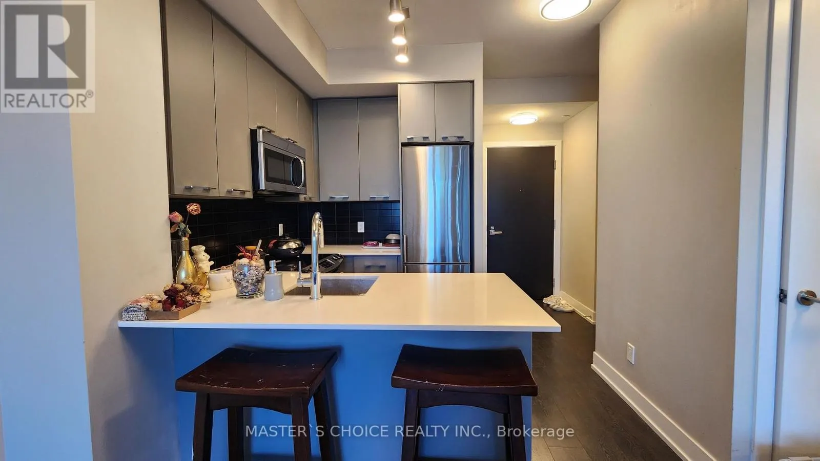 920 - 9471 YONGE STREET