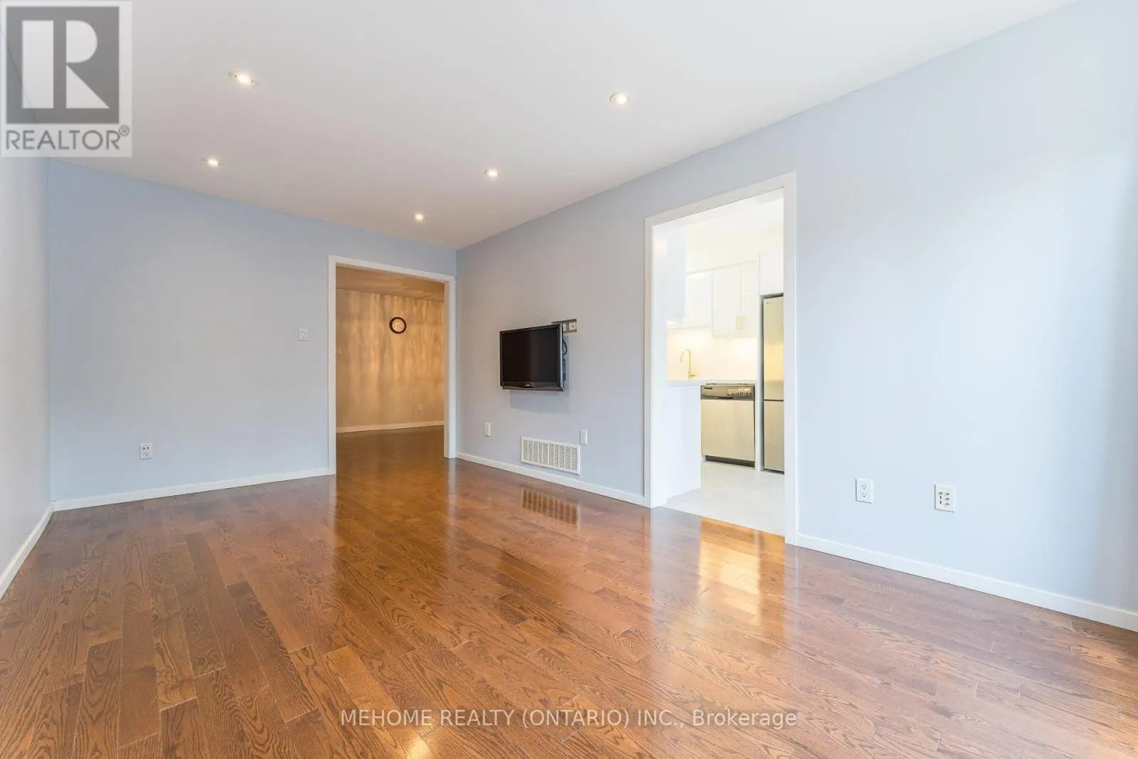 6 THAMES COURT