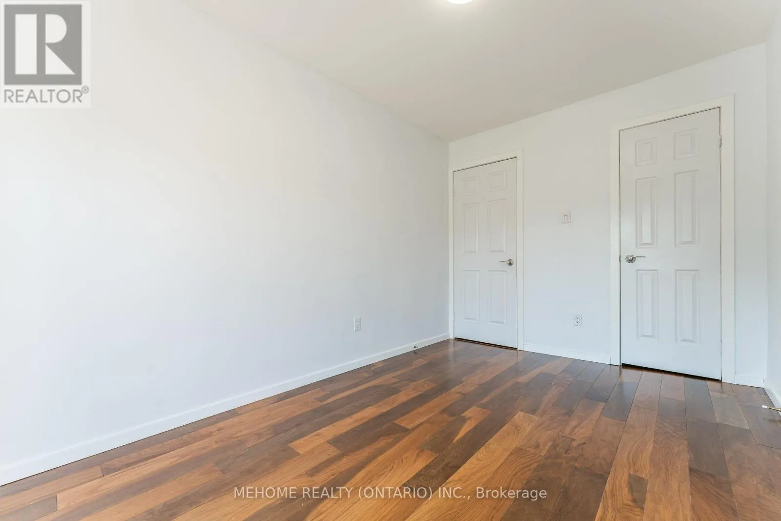 6 THAMES COURT