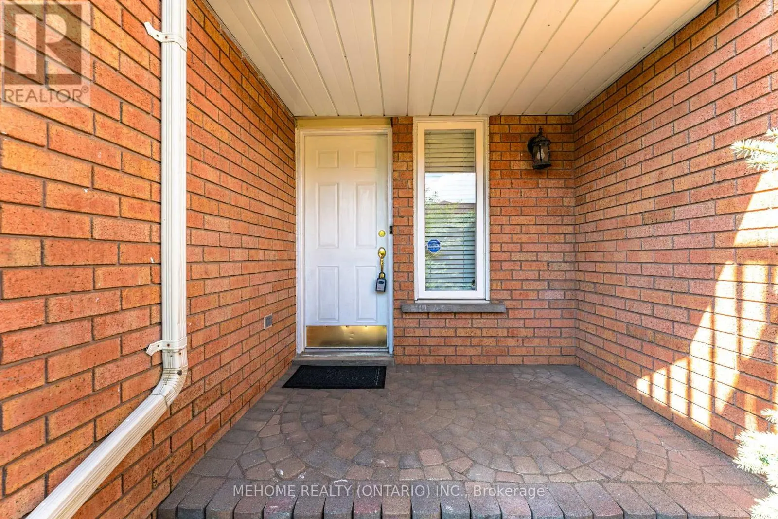 6 THAMES COURT