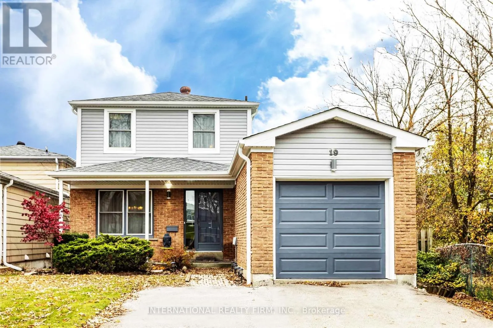 19 LILLOOET CRESCENT S