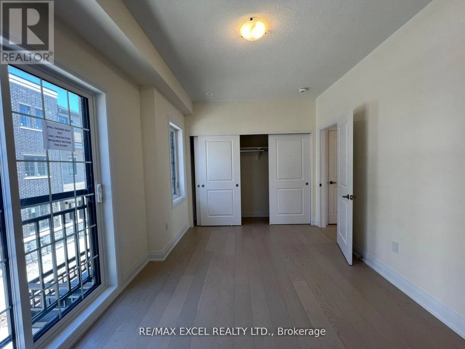 42 CLIPPERS CRESCENT