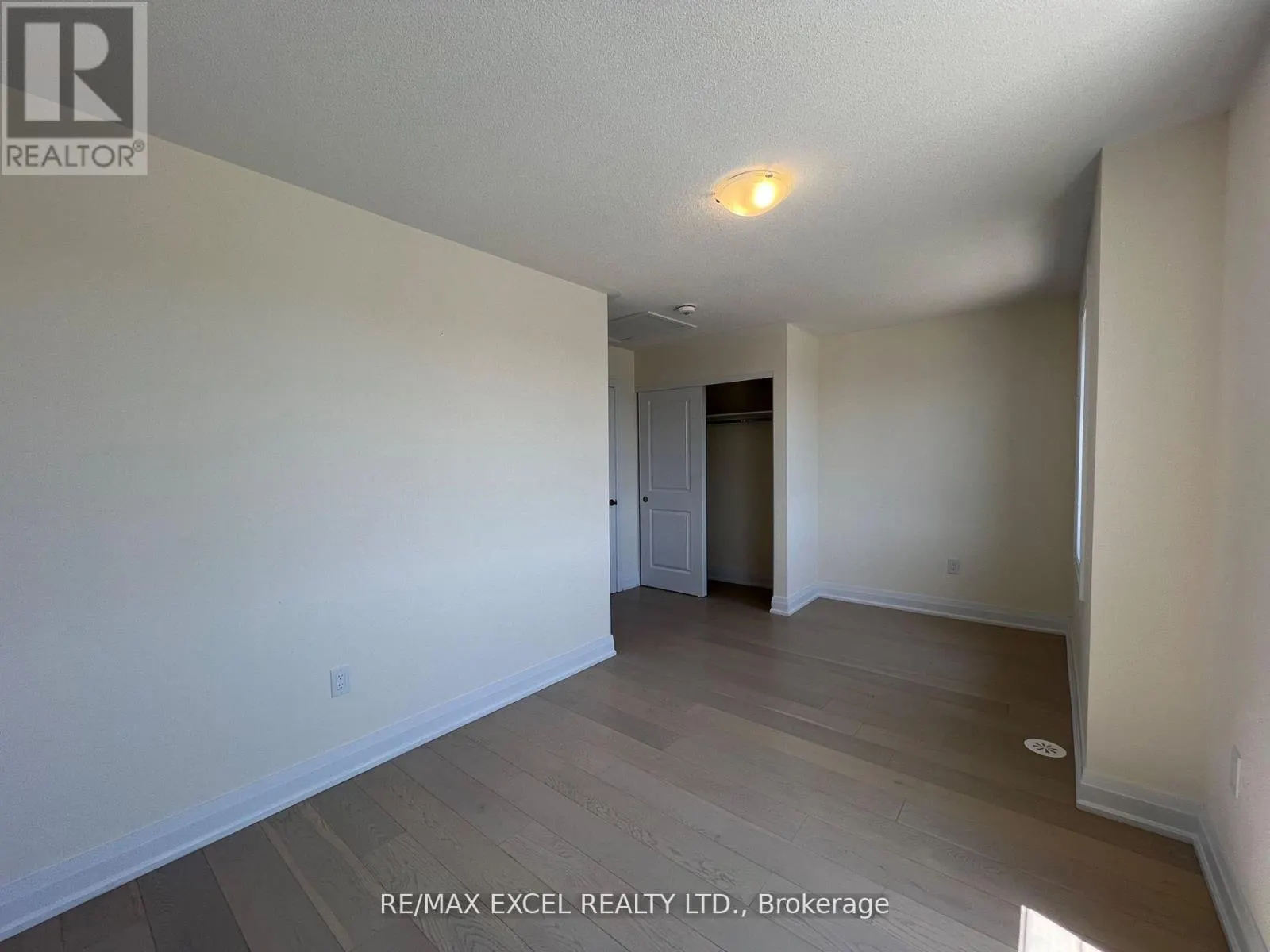 42 CLIPPERS CRESCENT