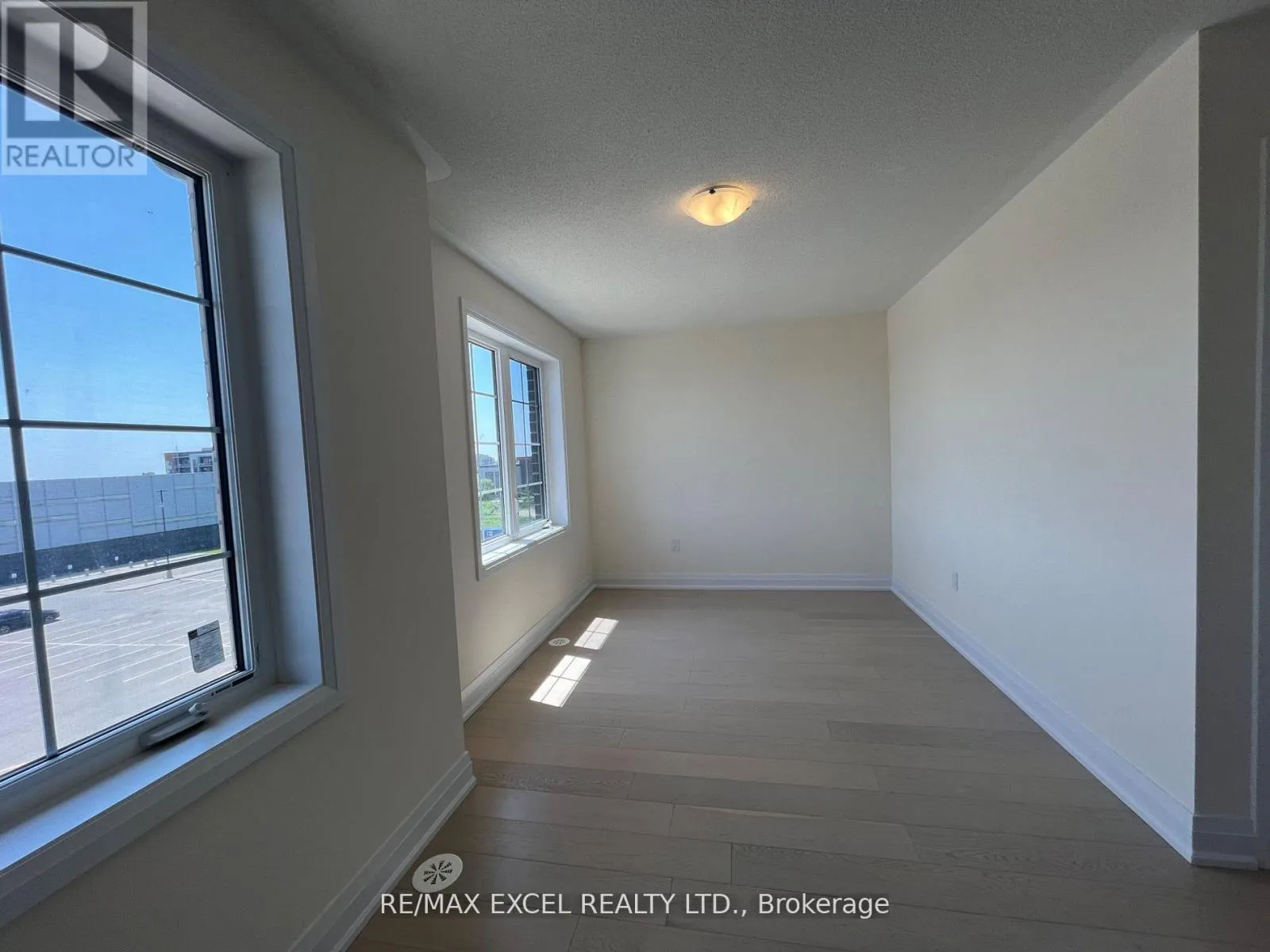 42 CLIPPERS CRESCENT