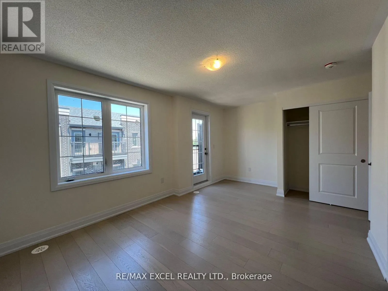 42 CLIPPERS CRESCENT