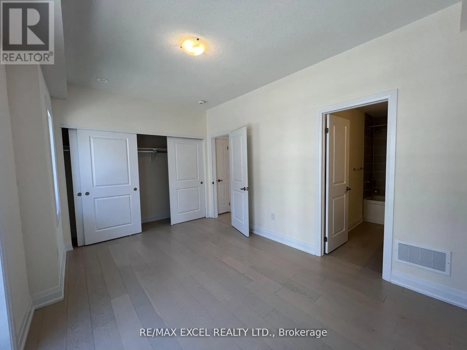 42 CLIPPERS CRESCENT