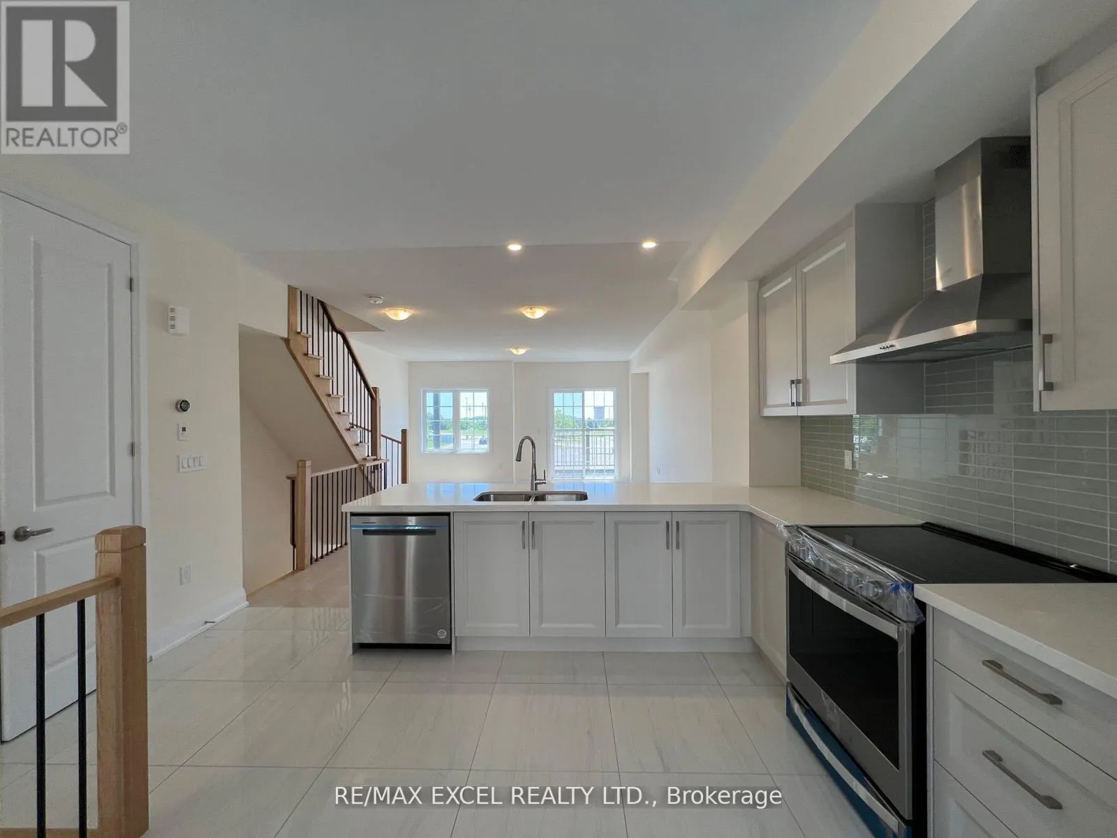 42 CLIPPERS CRESCENT
