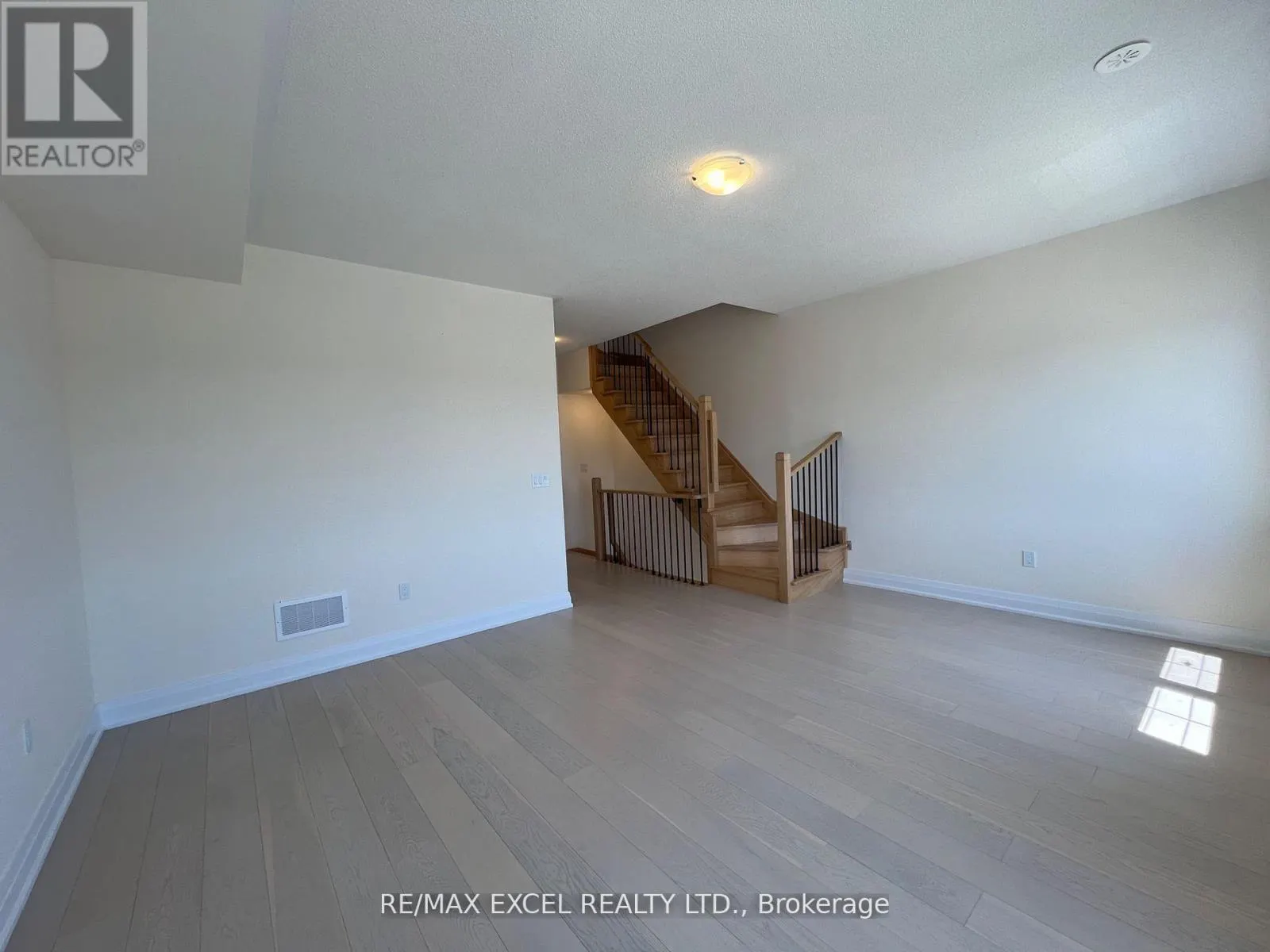 42 CLIPPERS CRESCENT