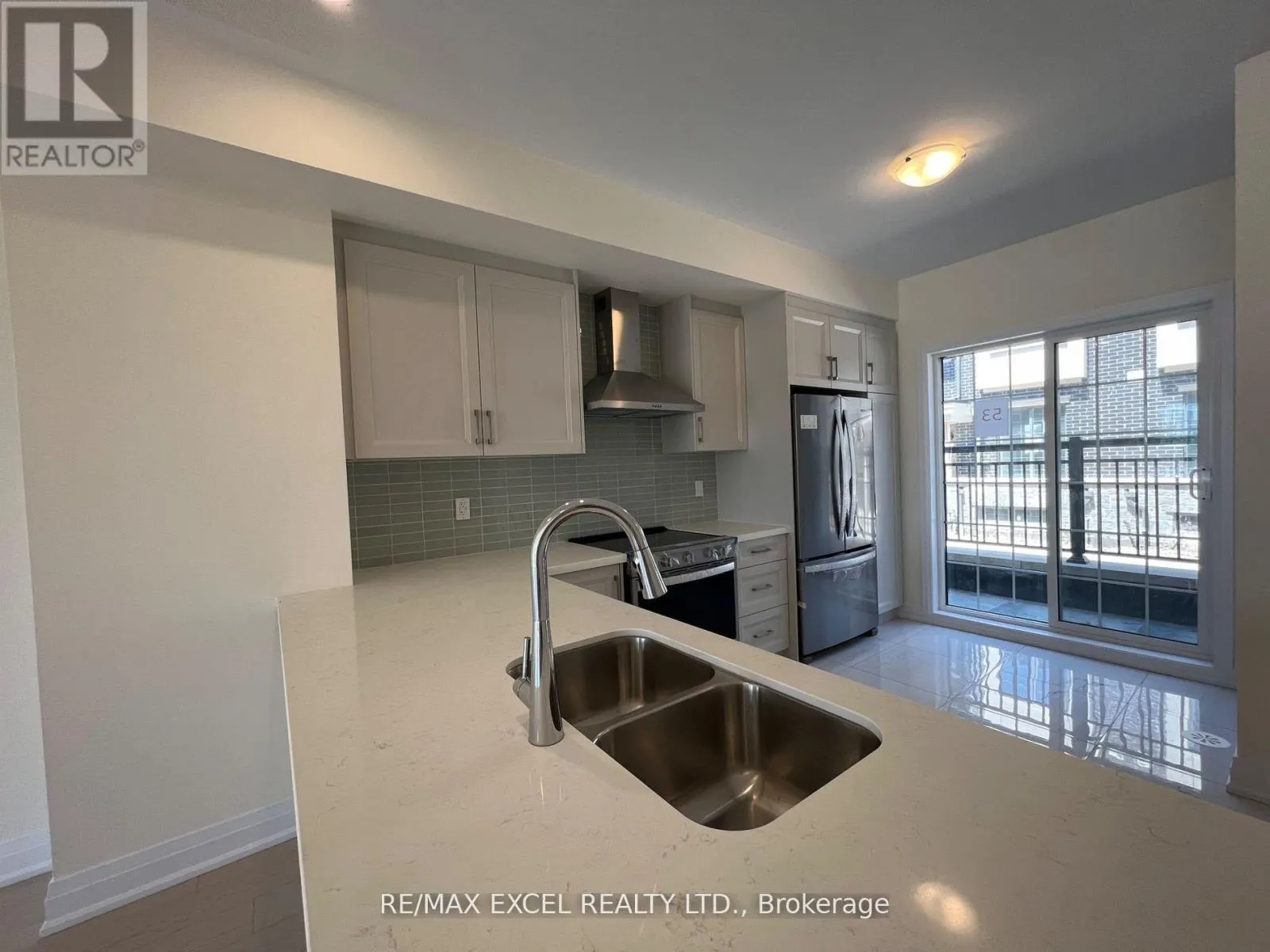 42 CLIPPERS CRESCENT