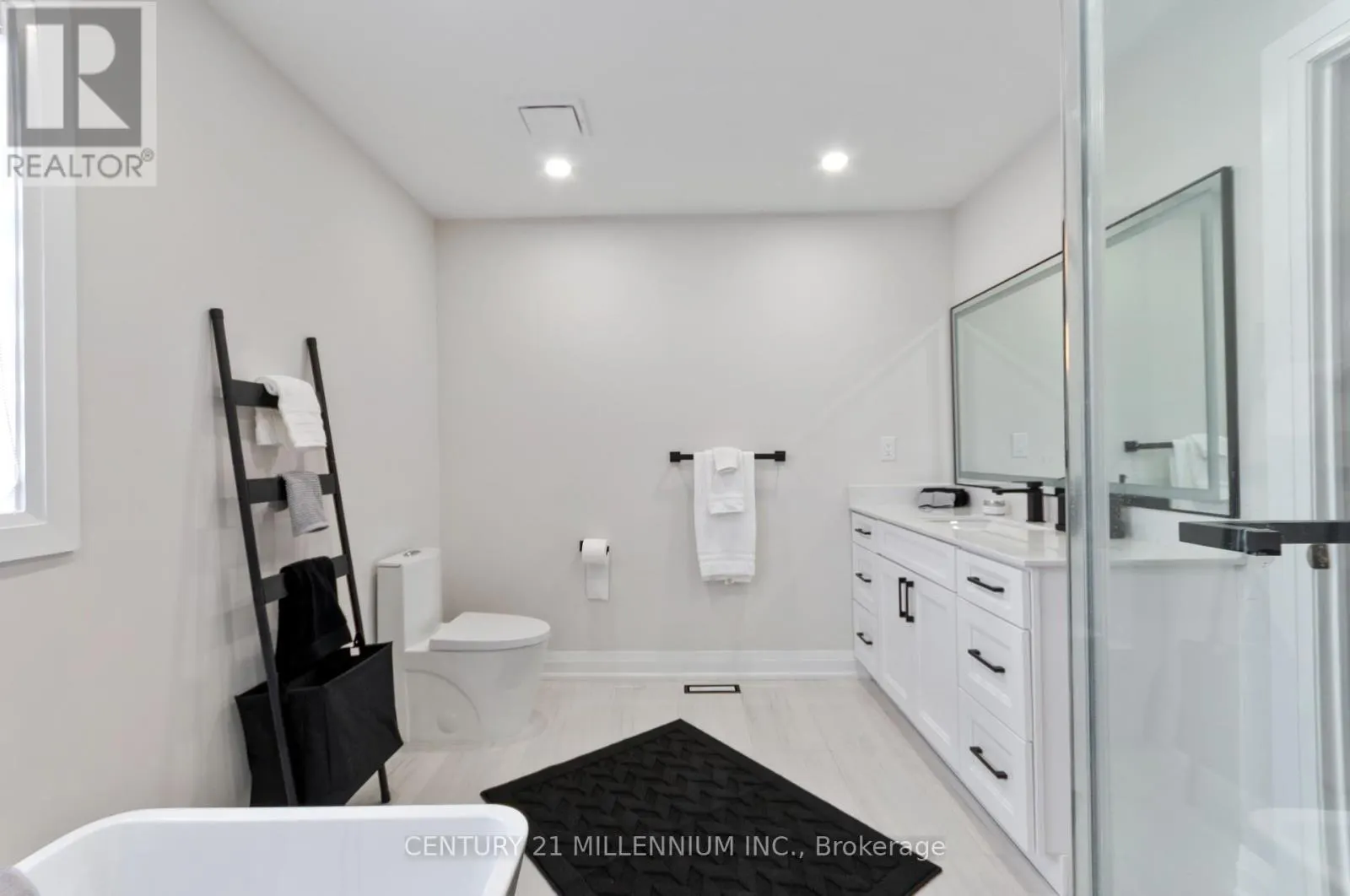 286 ROYALPARK WAY