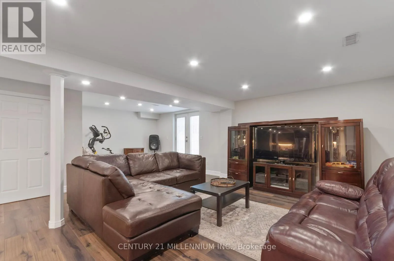 286 ROYALPARK WAY