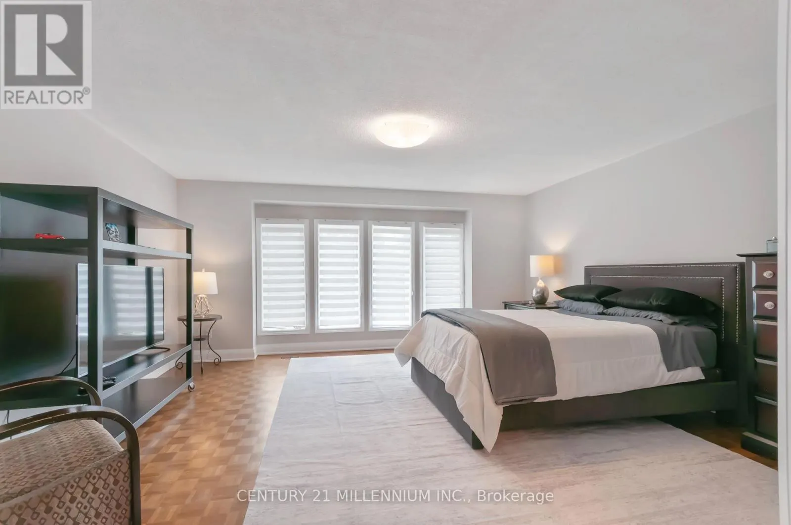 286 ROYALPARK WAY
