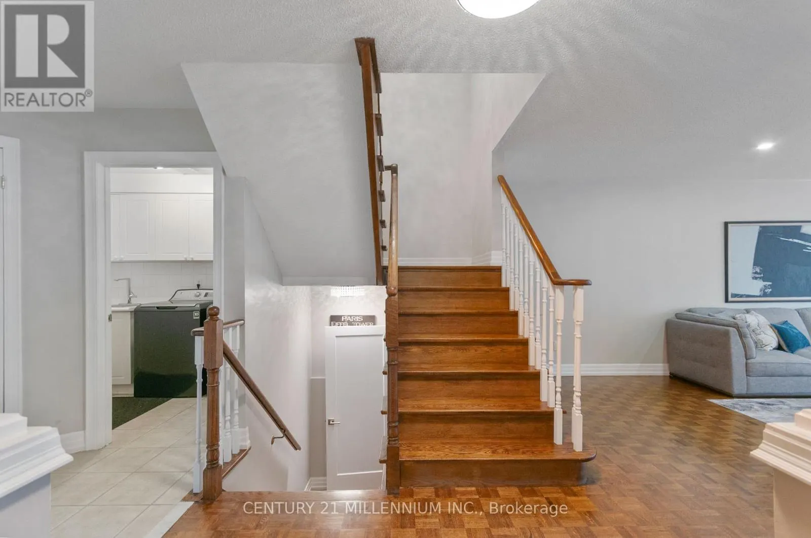 286 ROYALPARK WAY