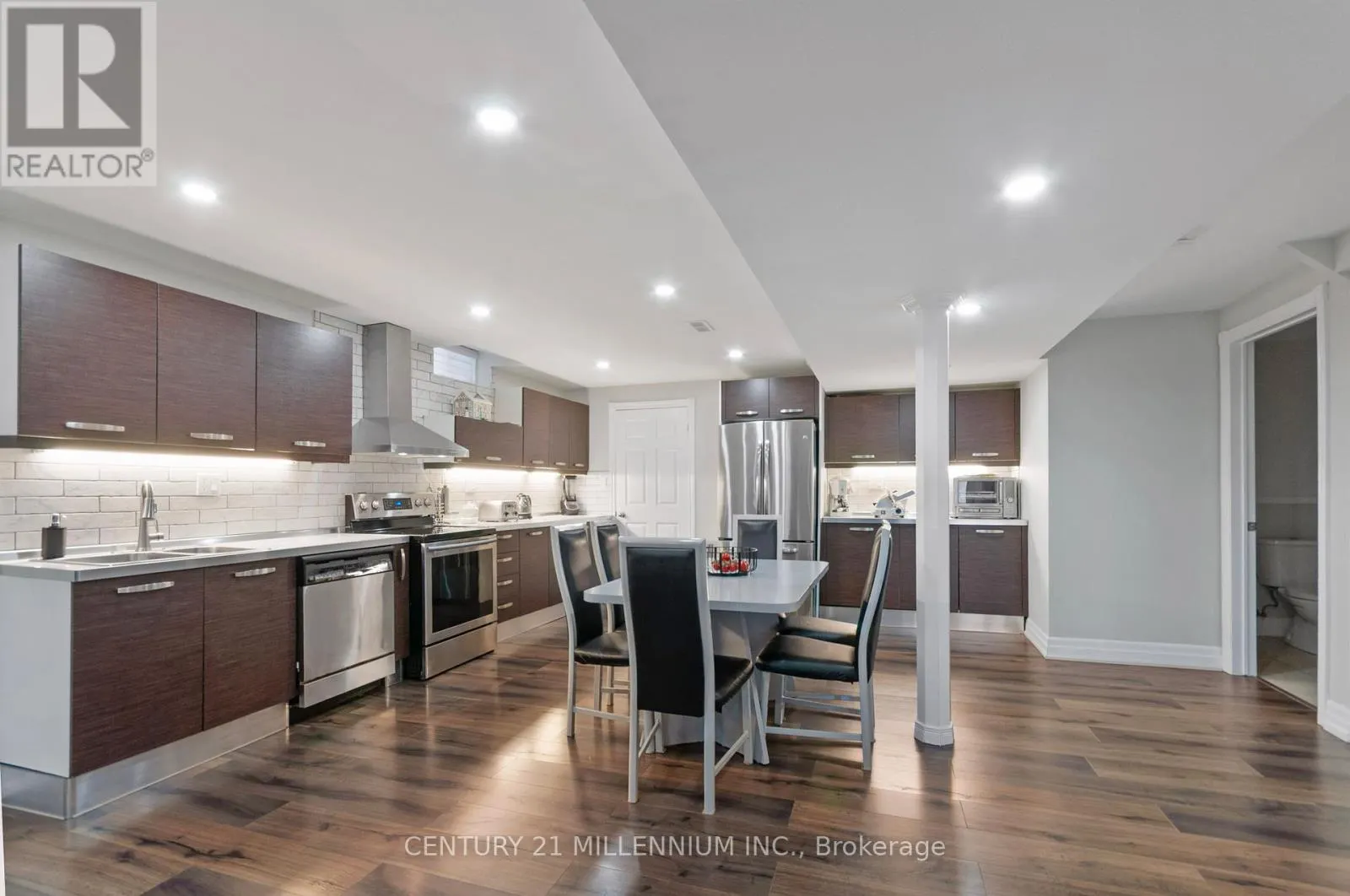 286 ROYALPARK WAY