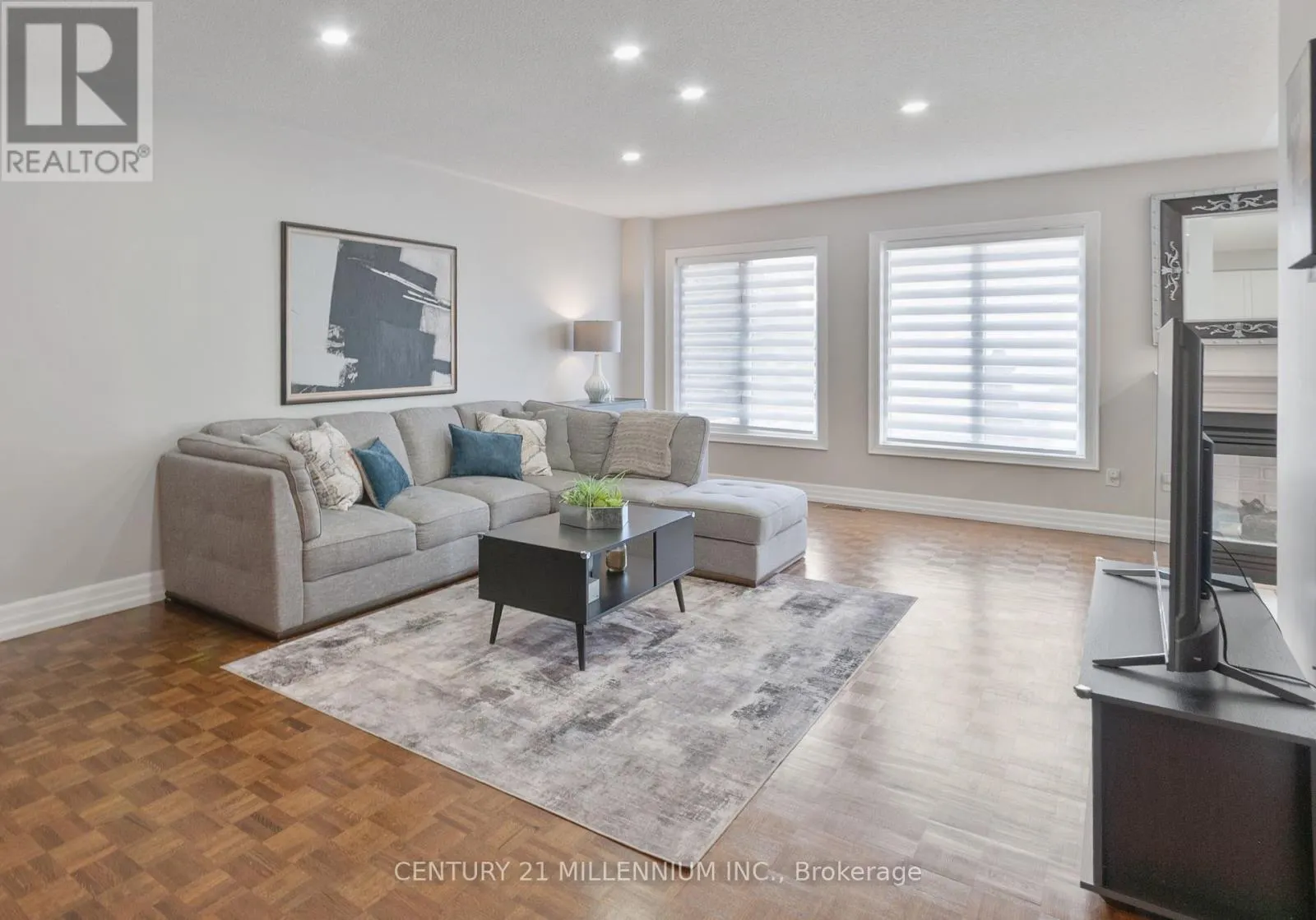 286 ROYALPARK WAY